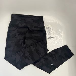 NWT Wunder Under HR tight 25” camo size 8